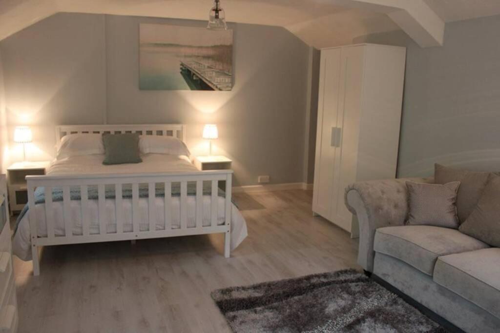 The Little Acorn Apartment Lydney Exterior photo